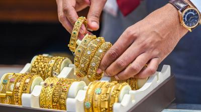 अमेरिका-ईरान युद्ध से सोने में 17 वर्षों में सबसे बड़ी गिरावट, एक महीने में 14 प्रतिशत से अधिक लुढ़का