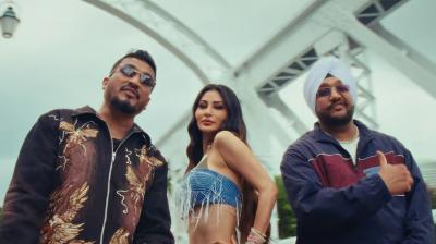 सिंगापुर की गलियों में बसा मौनी रॉय का दिल, बोलीं- 'शूटिंग करने आई थीं, लेकिन शहर के आकर्षण में खो गई'