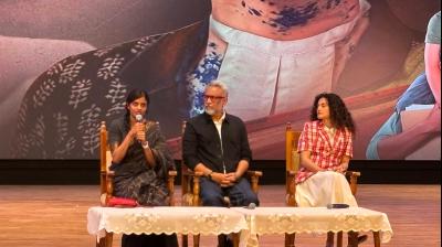 बिहार: पटना में ‘अस्सी’ का हाउसफुल प्रीमियर, दर्शकों की गूंजी तालियां, कहा- 'फिल्म तो गरदा बा'