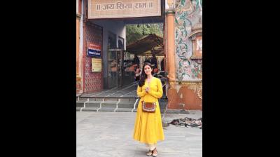 हनुमान जन्मोत्सव पर शिवनगरी काशी पहुंचीं निमरत कौर, संकट मोचन के किए दर्शन