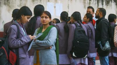 देश और दुनिया के कई शहरों में प्रारंभ हुई सीबीएसई की बोर्ड परीक्षाएं