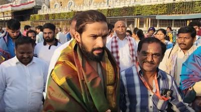 आईपीएल 2026: सीएसके के खिलाफ मैच से पहले आरसीबी के कप्तान रजत पाटीदार और जितेश शर्मा तिरुमाला मंदिर पहुंचे