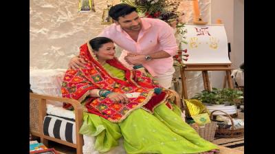 दिव्यांका त्रिपाठी के बेबी शॉवर में जुटे टीवी सितारे, ‘ये हैं मोहब्बतें’ की टीम ने बढ़ाई रौनक