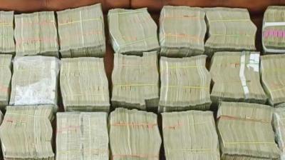 पश्चिम बंगाल में चुनाव से पहले 319 करोड़ रुपए की प्रचार सामग्री और कैश जब्त