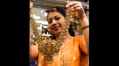 इस हफ्ते सोने की चमक बढ़ी, चांदी फिर से 2.27 लाख रुपए प्रति किलो के पार