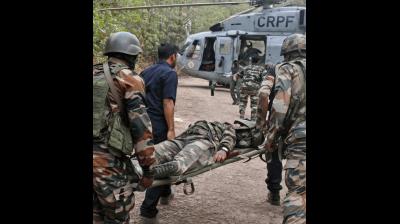 सारंडा के जंगल में नक्सलियों के आईईडी ब्लास्ट में सीआरपीएफ जवान घायल, एयरलिफ्ट कर रांची लाया गया