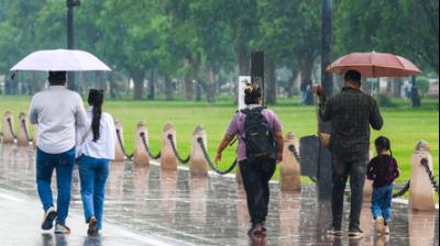 दिल्ली-एनसीआर में बारिश, आईएमडी ने जताई तेज आंधी की आशंका
