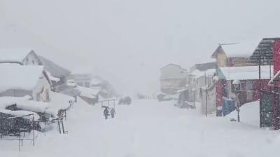 उत्तराखंड: भारी बर्फबारी के बावजूद केदारनाथ यात्रा की तैयारियां तेज गति से जारी
