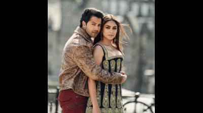 'है जवानी तो इश्क होना है' से सामने आई वरुण-मृणाल की झलक, इस दिन रिलीज होगी फिल्म