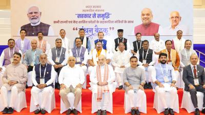 गांधीनगर में गृह मंत्री अमित शाह की अध्यक्षता में ‘सहकार से समृद्धि’ मंथन बैठक आयोजित