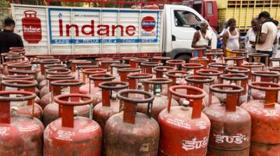 23 मार्च से अब तक जरूरतमंदों को 12 लाख से अधिक 5-किलो के एलपीजी सिलेंडर बेचे गए: केंद्र
