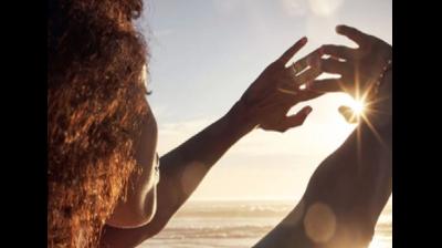 गर्मियों में बदबूदार पसीने से राहत डियोड्रेंट नहीं, बल्कि आयुर्वेदिक तरीके अपनाएं