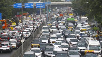 दिल्ली: कुतुब मीनार क्षेत्र में भीड़ को देखते हुए शाम 4 बजे से भारी वाहनों के प्रवेश पर रोक