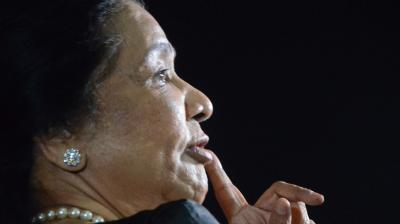 'धुनें भारी और खामोशी बड़ी गहरी हो गई', आशा भोसले के निधन से टूटा बॉलीवुड