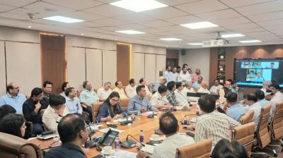 नोएडा: श्रमिकों के हित में जिलाधिकारी मेधा रूपम की बड़ी पहल, वेतन और ओवरटाइम को लेकर सख्त निर्देश जारी