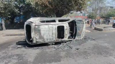 नोएडा में हजारों कर्मचारियों का प्रदर्शन, कई इलाकों में ट्रैफिक जाम से जनजीवन प्रभावित