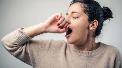 जम्हाई सिर्फ थकान नहीं, न्यूरोलॉजिकल समस्या की निशानी भी हो सकती है, न करें नजरअंदाज