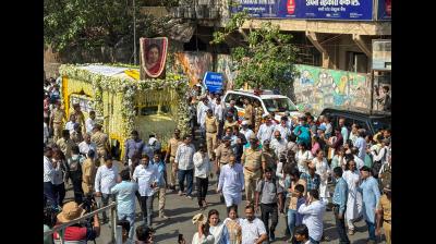 पंचतत्व में विलीन हुईं आशा ताई, बेटे ने दी मुखाग्नि