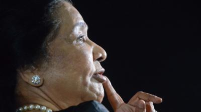 आशा भोसले को आखिरी विदाई देते भावुक हुए सचिन तेंदुलकर