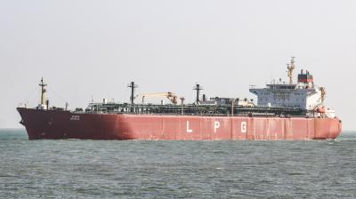 20,400 टन एलपीजी लेकर 'जग विक्रम' मंगलवार को पहुंचेगा कांडला: केंद्र