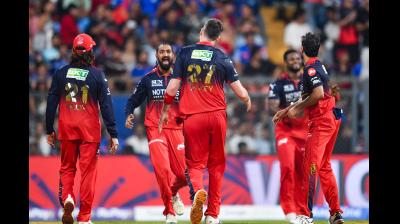 आईपीएल 2026: आरसीबी ने टॉस जीतकर गेंदबाजी चुनी, जोश हेजलवुड की वापसी