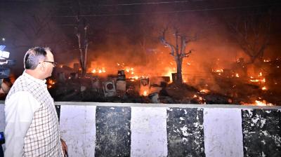 लखनऊ में भीषण आग से झोपड़ियां खाक, उपमुख्यमंत्री ने जांच के दिए आदेश