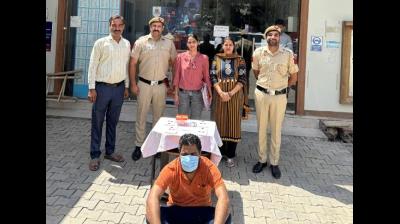 डेटिंग ऐप पर नकली प्रोफाइल बनाकर महिलाओं को धोखा देने वाला शख्स गिरफ्तार