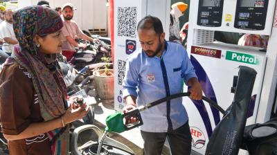 मध्य पूर्व में तनाव के बाद भारत में स्थिर पेट्रोल और डीजल की कीमतें, पाकिस्तान और नेपाल में 42 प्रतिशत तक बढ़े दाम