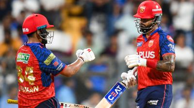 डी कॉक के शतक पर भारी पड़ी प्रभसिमरन-अय्यर की दमदार पारी, पीबीकेएस ने एमआई को 7 विकेट से हराया