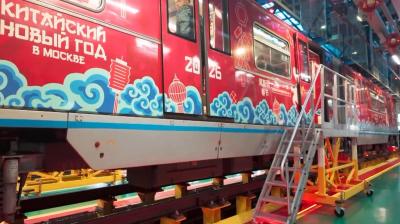 रूस के मॉस्को मेट्रो में चीनी नव वर्ष की थीम पर आधारित ट्रेन का शुभारंभ समारोह आयोजित