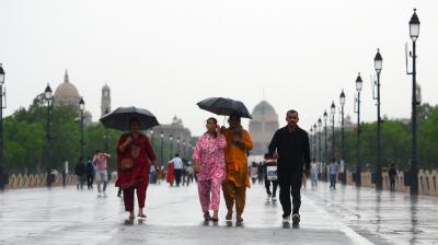 मौसम का बदला मिजाज, आसमान पर छाए काले बादल, हल्की बूंदाबांदी से मिली लोगों को राहत