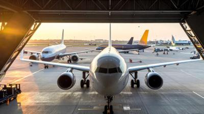 पुणे एयरपोर्ट पर लड़ाकू विमान के रनवे पर अटक जाने से उड़ानें प्रभावित, कई उड़ानें रद्द और डायवर्ट