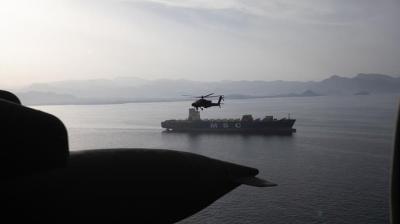 ईरानी बंदरगाहों पर अमेरिकी नाकेबंदी जारी, होर्मुज के ऊपर गश्त कर रहे एच-64 अपाचे: सेंटकॉम