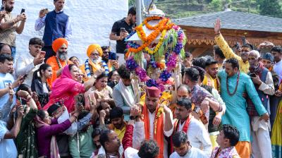 केदारनाथ डोली यात्रा शुरू, हजारों लोग हिमालयी तीर्थस्थल की पवित्र यात्रा में शामिल हुए