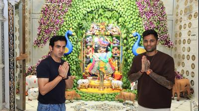 वर्ल्ड कप ट्रॉफी के साथ सालंगपुर हनुमान मंदिर पहुंचे सूर्यकुमार यादव और गौतम गंभीर