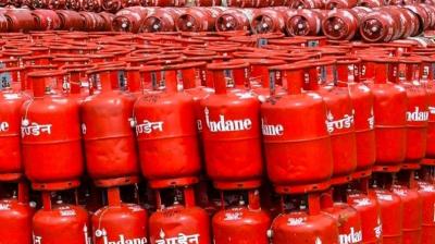 सरकार ने एक दिन में 53.5 लाख एलपीजी सिलेंडर डिलीवर किए, 98 प्रतिशत बुकिंग डिजिटल माध्यम से हुईं