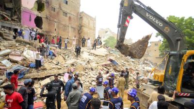 कराची सिलेंडर ब्लास्ट: मृतकों की संख्या बढ़कर 16, रेस्क्यू अभियान जारी