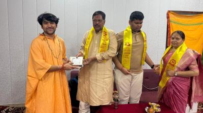 बागेश्वर धाम पहुंचे पूर्व सीजेआई गवई, धीरेंद्र शास्त्री के सामाजिक कार्यों की सराहना की