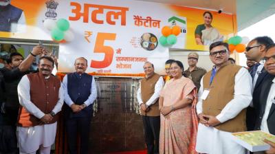 दिल्ली की सीएम रेखा गुप्ता ने 25 नई अटल कैंटीनों का उद्घाटन किया, संख्या बढ़कर 71 हुई