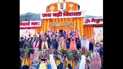 वैदिक मंत्रोच्चार और विधि विधान के साथ खुले बद्रीनाथ के द्वार, जयकारों से गूंजा पूरा धाम