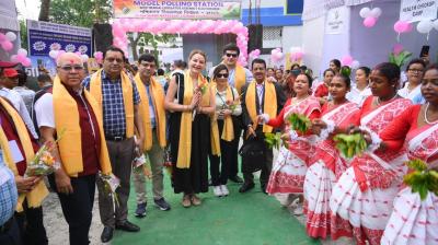 बंगाल चुनाव: पहले चरण के मतदान को देखने पहुंचे अंतरराष्ट्रीय प्रतिनिधि, व्यवस्था को सराहा