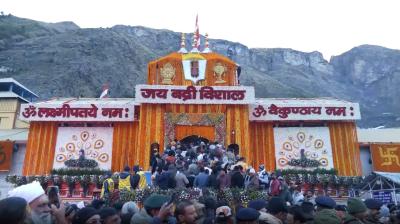 बद्रीनाथ धाम में आस्था का माहौल, देश-विदेश से श्रद्धालुओं का उमड़ा सैलाब