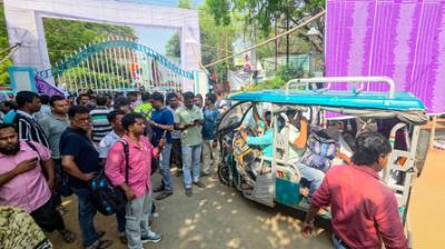 पश्चिम बंगाल: मतदान के बीच मुर्शिदाबाद में दो जगह झड़प, चुनाव आयोग ने मांगी रिपोर्ट