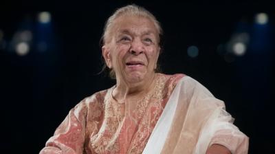 अपने से 8 साल छोटे हिंदू कलाकार से प्यार कर बनीं जोहरा सहगल, समाज की बंदिशों को तोड़कर लिखी अनोखी प्रेम कहानी