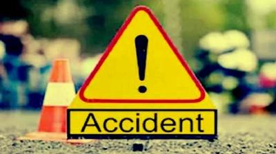 दिल्ली के मुकुंदपुर फ्लाईओवर पर सड़क हादसा, दो युवक की मौत