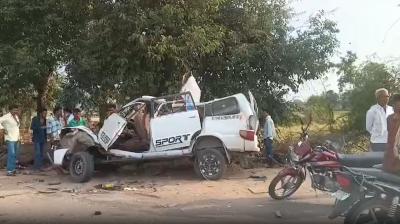 मध्य प्रदेश: नर्मदापुरम में ट्रैक्टर-ट्रॉली से टकराई तेज रफ्तार एसयूवी, 5 लोगों की मौत