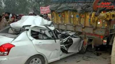 हजारीबाग में सड़क किनारे खड़े हाइवा से टकराई कार, मां-बेटे की मौत