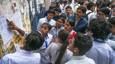 छत्तीसगढ़ बोर्ड रिजल्ट घोषित: 10वीं में 77.15 और 12वीं में 83.04  प्रतिशत स्टूडेंट्स सफल