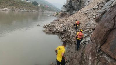 अलकनंदा में लापता 'नीट' छात्र की तलाश चौथे दिन भी जारी, तेज धारा बनी बड़ी चुनौती