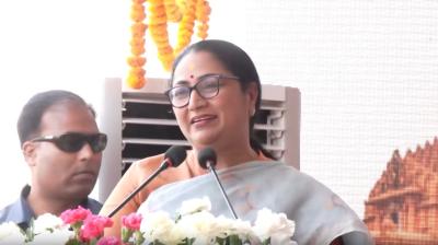 सीएम रेखा गुप्ता ने दिल्ली से 1400 श्रद्धालुओं को सोमनाथ ले जा रही ट्रेन को दिखाई हरी झंडी